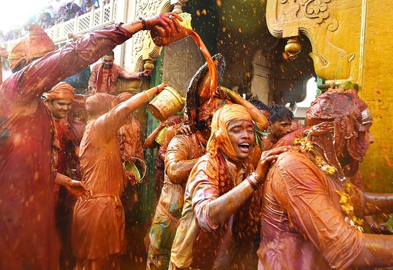 <p>দক্ষিণ ভারতীয় ধাঁচের রঙ্গনাথ মন্দির দিব্যদেশের দশ দিনের ব্রহ্মোৎসবম ধর্মীয় ও সাংস্কৃতিক অনুষ্ঠানের মধ্য দিয়ে ২৯ মার্চ শুরু হবে। উত্সবের মূল আকর্ষণটি ৪ এপ্রিল। এদিনে এখানে অনুষ্ঠিত হবে রথ মেলা। এই মন্দিরে এই উৎসব দেখার জন্য দেশ-বিদেশ থেকে কয়েক লক্ষ ভক্ত বৃন্দাবনে আসেন। মেতে ওঠেন হোলি খেলায়।</p>