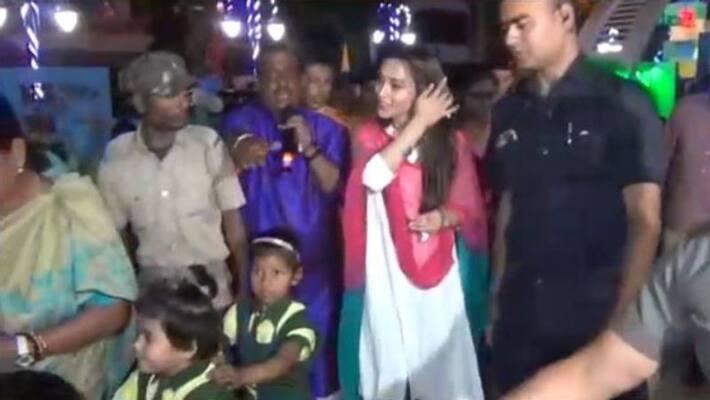 Mimi Chakravarti warns people about Coronavirus epidemic at Boral Mimi Chakravarti warns people about Coronavirus epidemic at Boral