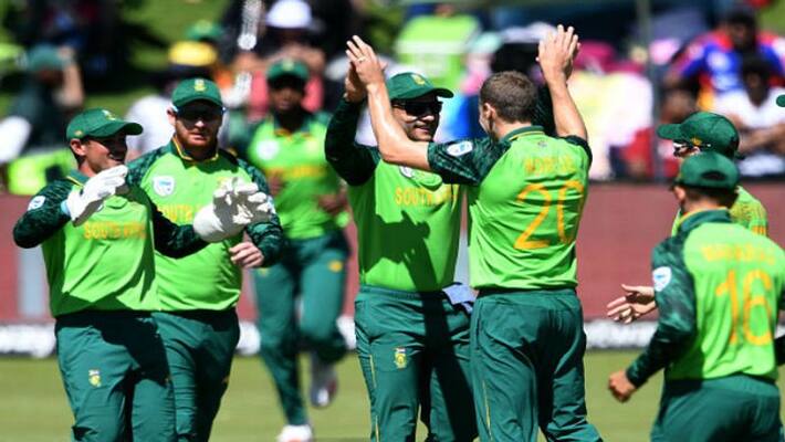 South Africa team avoid handshakes in India tour because of Coronavirus fear South Africa team avoid handshakes in India tour because of Coronavirus fear
