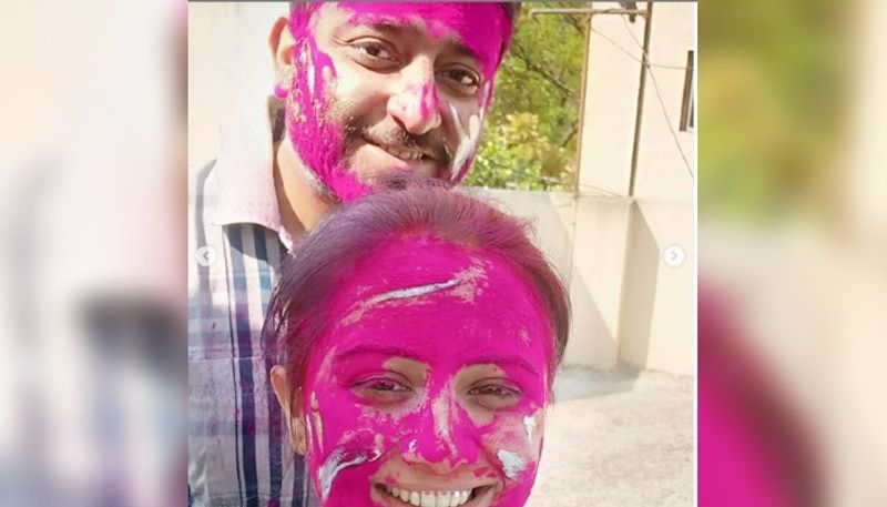 Tolly actress Manali Dey celebrates holi with her boyfriend