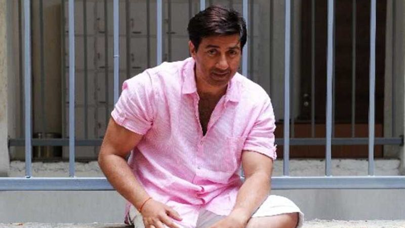 bollywood stars are gave donation in corona fund