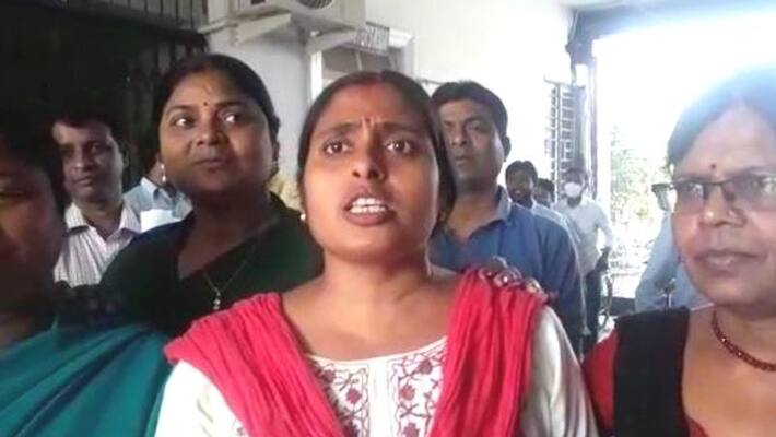 Contract labourers goes for agitation in Joka Esi hospital Contract labourers goes for agitation in Joka Esi hospital