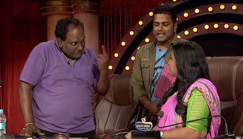 జబర్దస్త్ నుంచి నాగబాబు వైదొలిగినప్పటికీ రోజా కొనసాగుతోంది. నాగబాబు తప్పుకున్నాక రోజా న్యాయనిర్ణేతగా వ్యవహరిస్తూ జబర్దస్త్ ని నడిపిస్తున్నారు. రోజాకు తోడుగా గెస్ట్ జడ్జీలు వచ్చి పోతున్నారు. ఒక్కొక వారం.. ఒక్కో గెస్ట్ ని జబర్దస్త్ కు తీసుకువస్తున్నారు. మార్చి 13న ప్రసారం కాబోయే ఎక్స్ట్రా జబర్దస్త్ షోకి సంబంధించిన ప్రోమో విడుదుల చేశారు.
