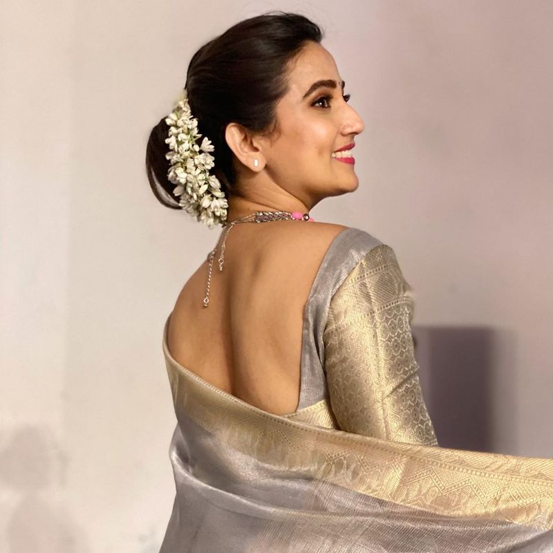 (Courtesy:Instagram)సినిమా ఈవెంట్స్ లో యాంకరింగ్ చేస్తూ, సెలెబ్రిటీలని ఇంటర్వ్యూలు చేస్తూ మంజూష పాపులర్ అయింది.