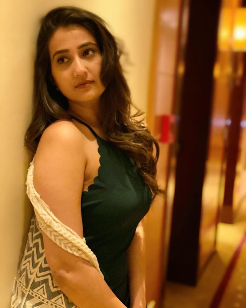 (Courtesy:Instagram)యాంకరింగ్ తో మాత్రమే కాదు..గ్లామర్ తో కూడా మంజూష ఆకట్టుకుంటోంది.