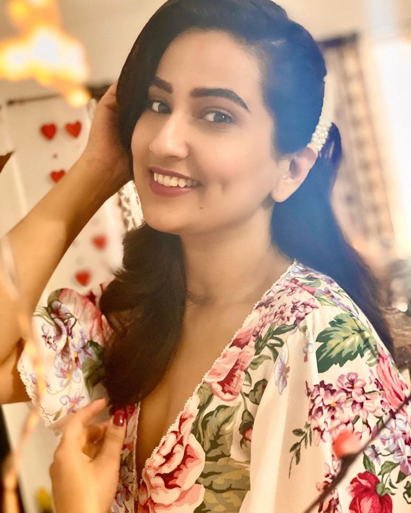 (Courtesy:Instagram)ఇటీవల మంజూష తన గ్లామరస్ ఫొటోస్ ని ఇన్స్టాగ్రామ్లో షేర్ చేసింది.