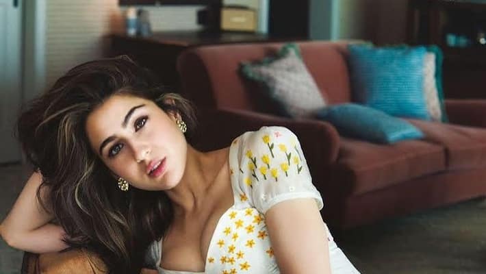 sara ali khan blue lip goes viral on net BJC sara ali khan blue lip goes viral on net BJC