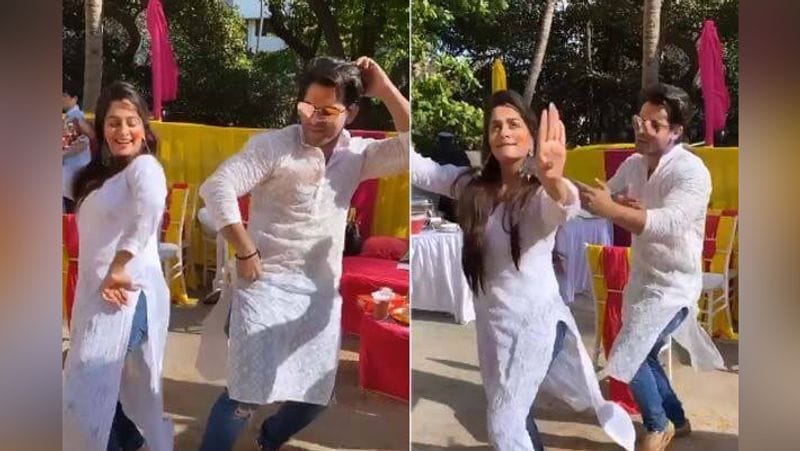 टीवी की सिमर के नाम से मशहूर दीपिका कक्कड़ ने पति शोएब इब्राहिम के साथ होली खेली और जमकर डांस भी किया।