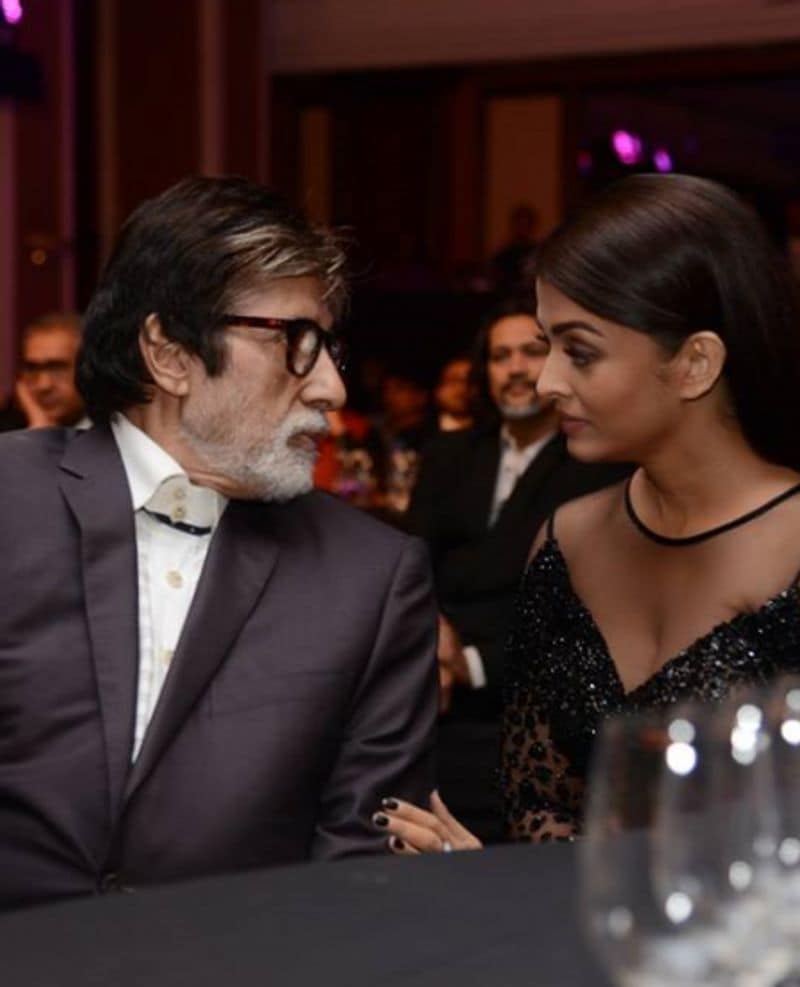 দুজনের চোখেই সাফল্যের খুশি ও উত্তেজনার ঝলক ছিল বটে, কিন্তু পুত্রবধূর আচরণে খানিক অস্বস্তির মুখে পড়তে দেখা গেল এদিন অমিতাভ বচ্চনকে।