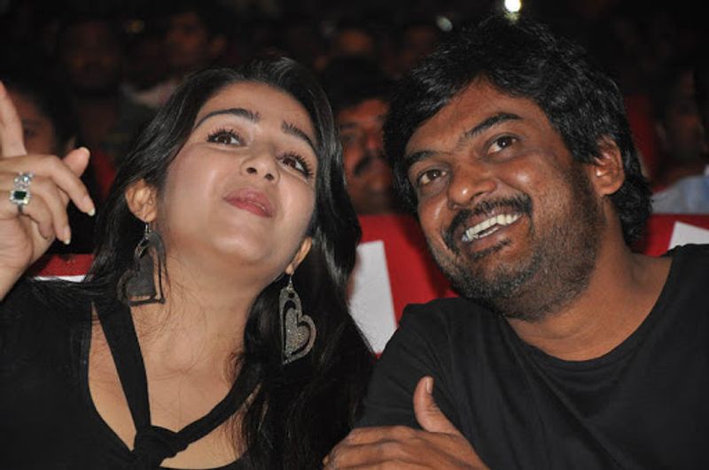 ప్రస్తుతం శ్రీరెడ్డి తరచుగా తన ఫేస్ బుక్ పేజీ వేదికగా టాలీవుడ్ స్టార్స్ పై పరోక్షంగా వల్గర్ కామెంట్స్ చేస్తోంది. కొన్ని రోజుల క్రితం శ్రీరెడ్డి.. ప్రముఖ కొరియోగ్రాఫర్ రాకేష్ మాస్టర్, నటి కరాటే కళ్యాణి లపై చేసిన వ్యాఖ్యలు ప్రకంపనలు సృష్టించాయి. వారిద్దరూ శ్రీరెడ్డిపై కేసులు కూడా పెట్టారు.