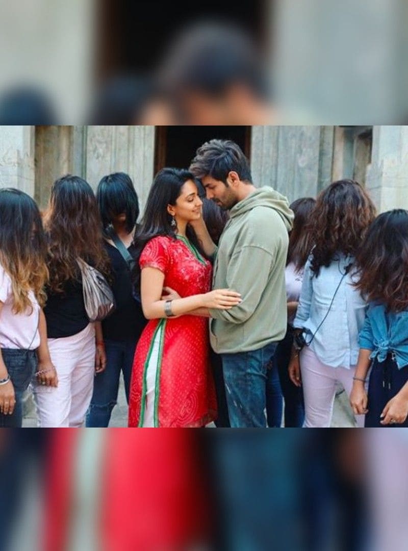 মাস ছয়েকের মধ্যে মুক্তি পাওয়ার কথা 'ভুল ভুলাইয়া টু'। ছবিতে কার্তিক, কিয়ারা, টাবুর পাশাপাশি গুরুত্বপূর্ণ অভিনয় দেখা যাবে সঞ্জয় মিশ্র, গোবিন্দ নামদেব এবং রাজপাল যাদবকে।