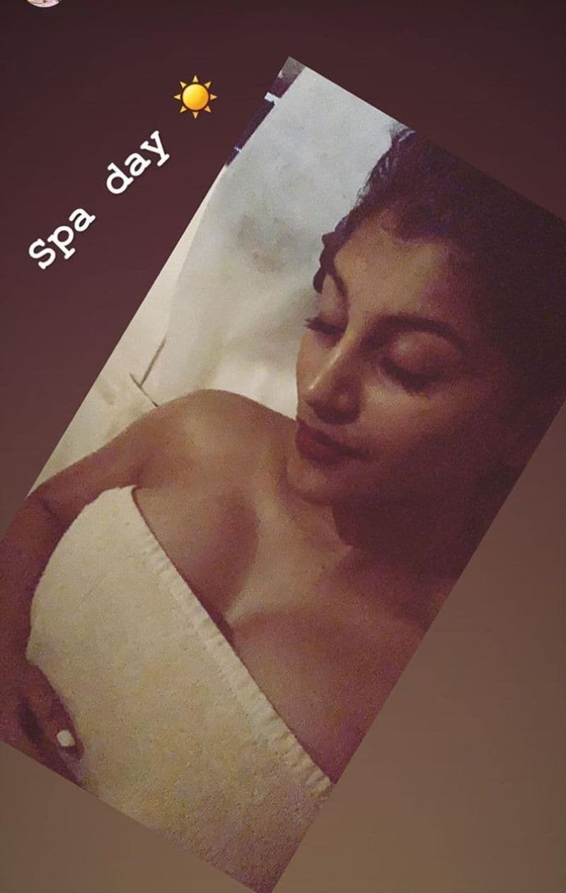 Actress Yashika Anand With Towel in Massage Centre Photo Going Viral