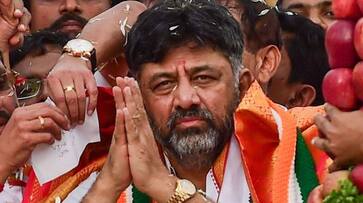 Congress workers care two hoots about Coronavirus guidelines, gather in hundreds to honour Shivakumar