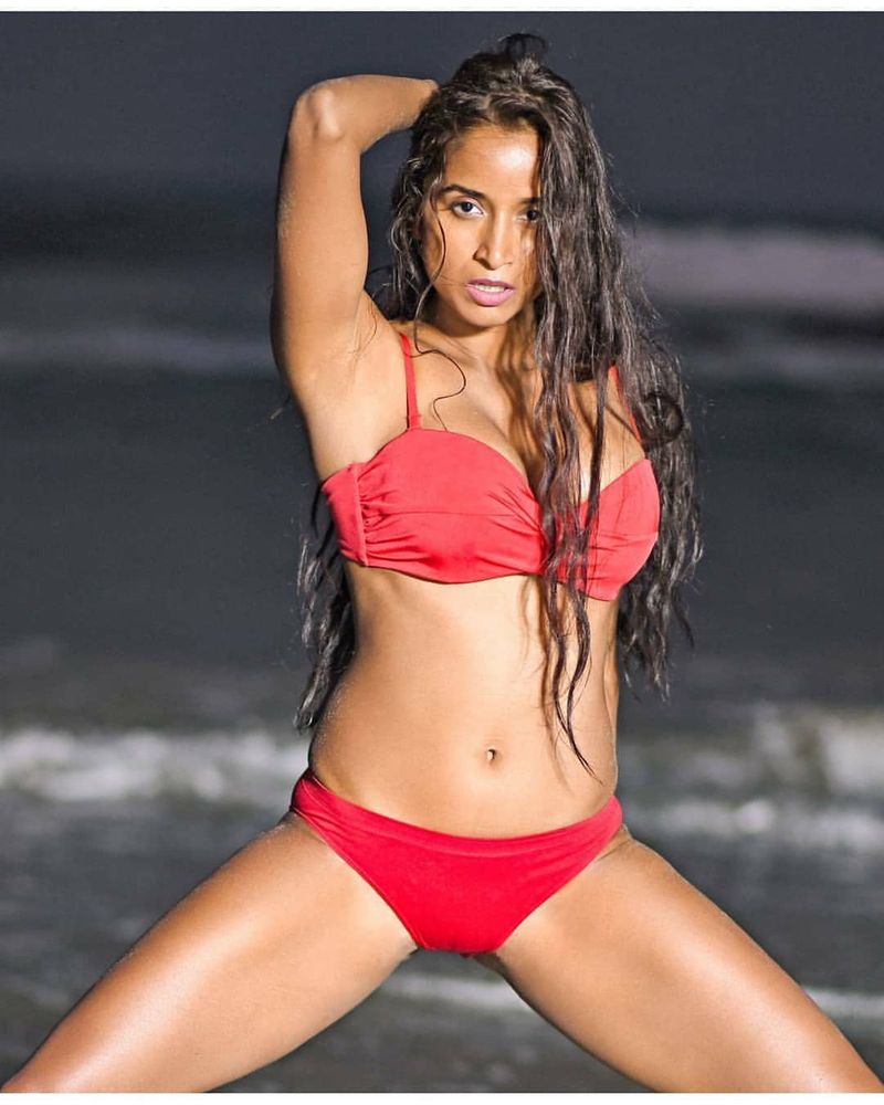 Actress Pooja Bhalekar Latest Hot Photos