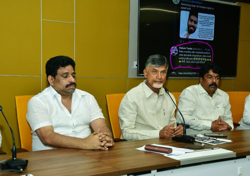 టీడీపీని ఎంత లేదన్నా మరో నాలుగేళ్ల పాటు కాపాడాల్సి ఉంటుంది. వచ్చే ఎన్నికల నాటికి టీడీపీని ఆయన పటిష్టంగా ఉంచడమే కాకుండా తగ్గిన బలాన్ని తిరిగి ప్రోది చేయగలరా అనే సందేహాలు తలెత్తుతున్నాయి. టీడీపీ ఎక్కడికక్కడ దెబ్బ తీయడానికి అన్ని వైపుల నుంచీ జగన్ దాడికి దిగుతూ వస్తున్నారు