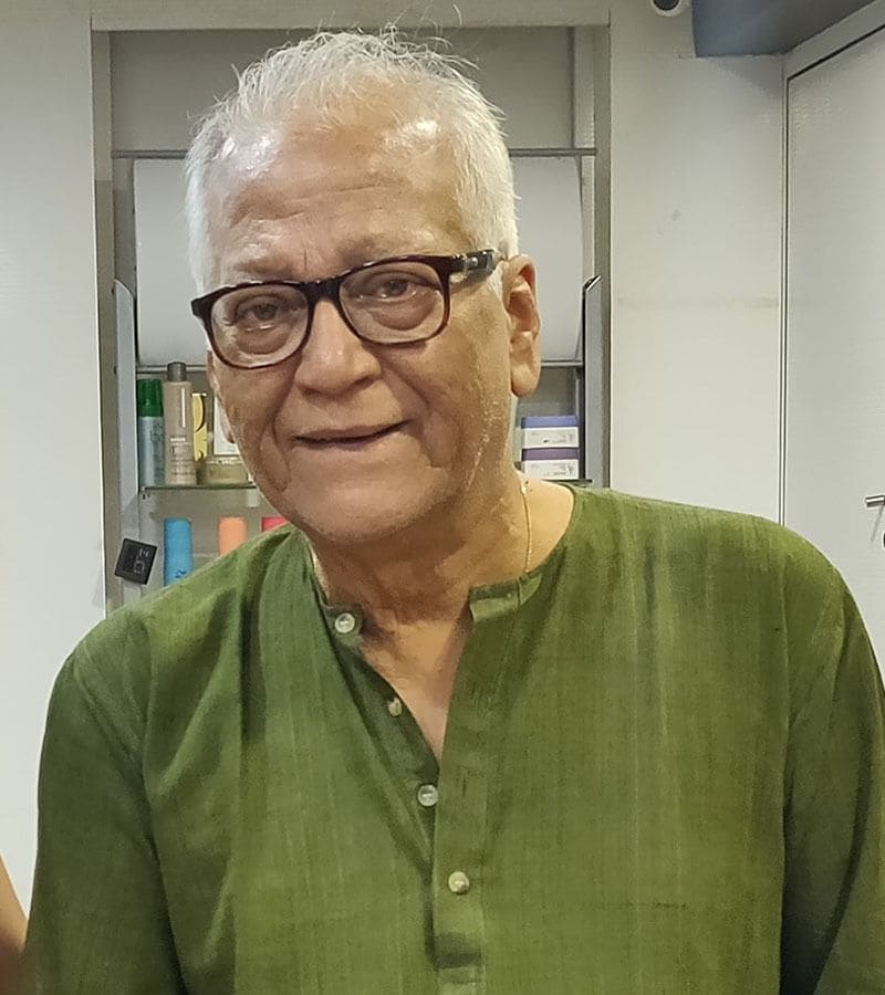 টলিউডে নাম করা পরিচালকদের সঙ্গে কাজ করেন। কাজ করে ছিলেন মহানায়কের পরিচালনার ছবি কলঙ্কিণী কঙ্কাবতীতে।