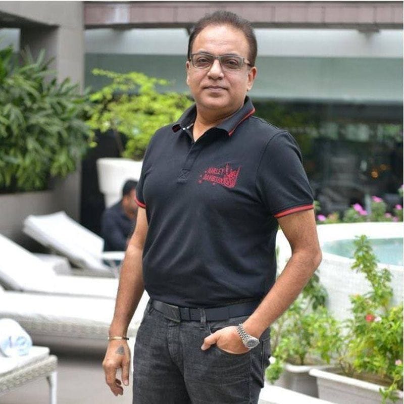 তুমি এলে তাই ছবিতে তাঁর অভিনয় এক নতুন পরিচয় ঘটিয়েছিল। ১৯৯৯ সালে প্রথম বড় পর্দায় অভিনেতা হিসেবে পা রেখেছিলেন তিনি।