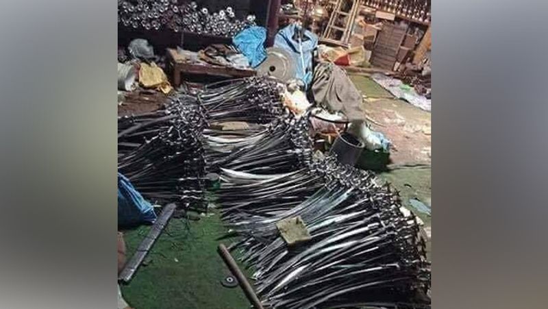 Reality behind photos of weapons seized shared under the name of delhi riots kph