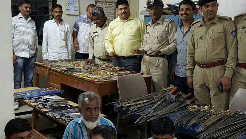 Reality behind photos of weapons seized shared under the name of delhi riots kph