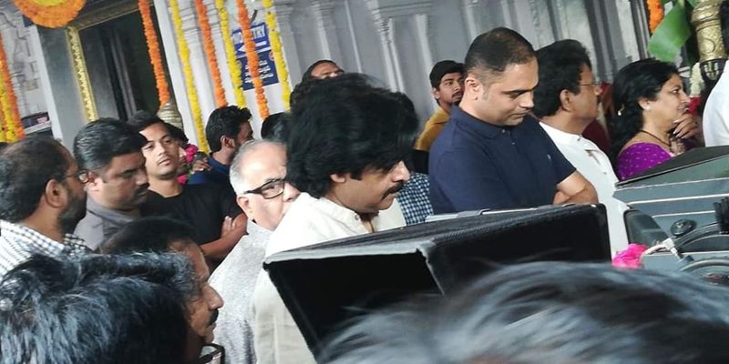 సాయిధరమ్ తేజ్ 14వ చిత్ర లాంచింగ్ కార్యక్రమానికి పవర్ స్టార్ పవన్ కళ్యాణ్, అల్లు అరవింద్ అతిథులుగా హాజరయ్యారు.