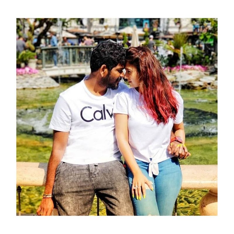 எப்ப பார்த்தாலும் காதலர்களாக வலம் வரும் இவர்கள் எப்போது தான் கல்யாணம் செய்து கொள்ள போகிறார்கள் என ஒட்டுமொத்த கோலிவுட்டே காத்துக்கிடந்தது. தற்போது ஊரடங்கு நேரத்தை பயன்படுத்திக்கொண்டு சிம்பிளாக திருமணம் செய்ய இருவரும் திட்டமிட்டுள்ளதாக கூறப்பட்டது. 