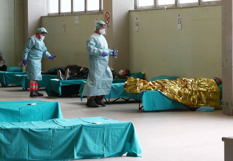 Mecca madina deserted after corona virus outbreaks muslims avoiding to visit holy place kph