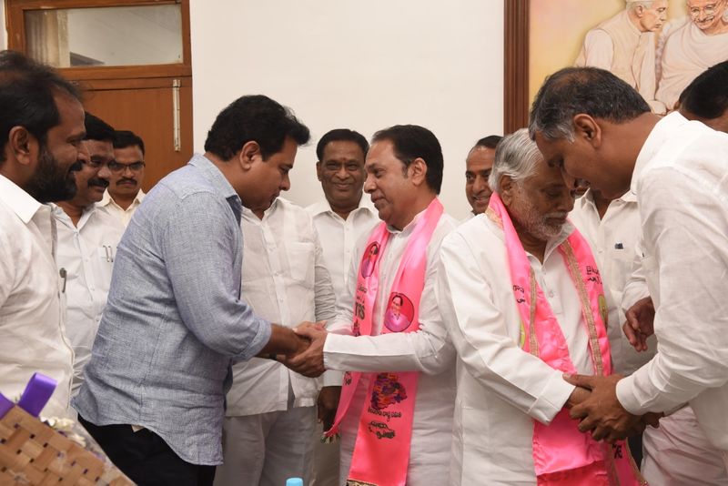 టీఆర్ఎస్ రాజ్యసభ అభ్యర్ధులకు మంత్రులు కేటీఆర్, హరీష్ రావు లఅభినందనలు