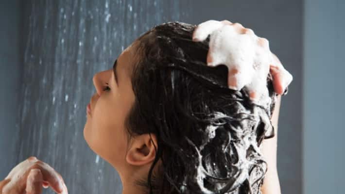 Bollywood celebrities swear for onion juice for hair see the details Bollywood celebrities swear for onion juice for hair see the details