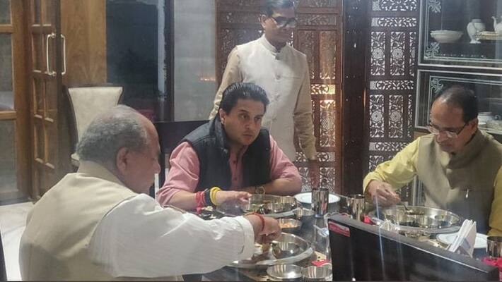 Jyotiraditya Scindia had dinner at Shivraj Singh Chauhan house kpn Jyotiraditya Scindia had dinner at Shivraj Singh Chauhan house kpn