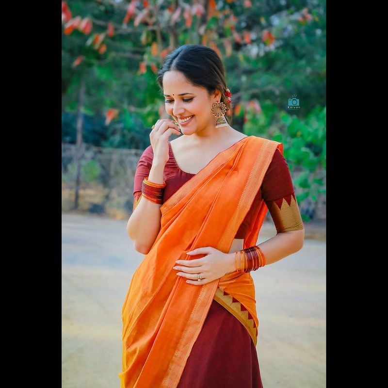 (Courtesy: Instagram) అనసూయ సోషల్ మీడియాలో ట్రెండీ దుస్తుల్లో అందాలు ఒలకబోస్తోంది.