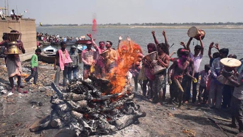 special holi celebration by kinnar akhada in kashi