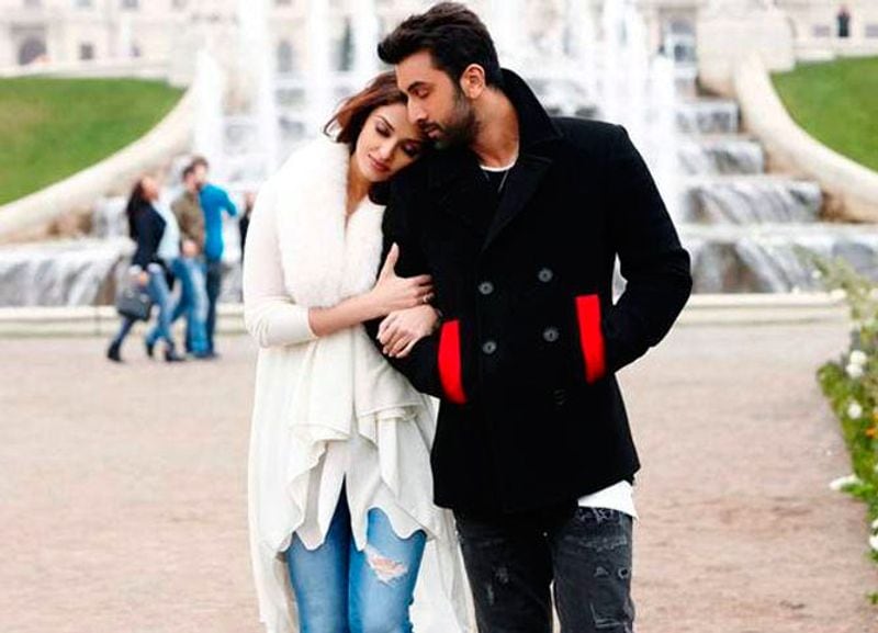 তবে ঐশ্বর্য মনে করেছিলেন তাঁর কেরিয়ারে এটা একটা নয়া মোড় হতে পারে, তাই পরিবারের অমত থাকা সত্ত্বেও তিনি প্রস্তাব গ্রহণ করেছিলেন।