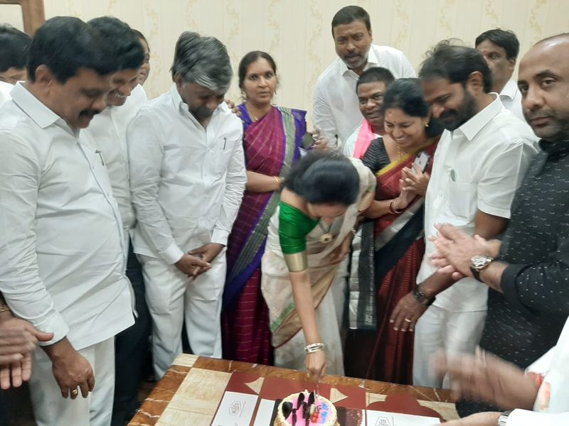 Kavithas re entry may lead to new political developments in Telangana