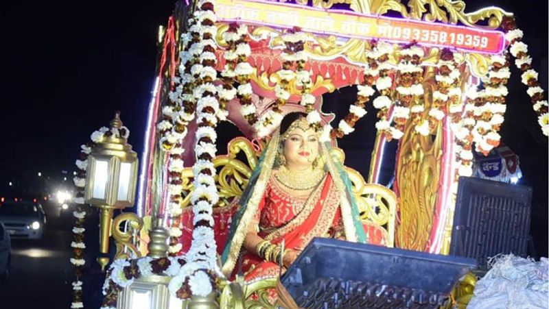 bride arrived on the wagon to make such a wedding kpl