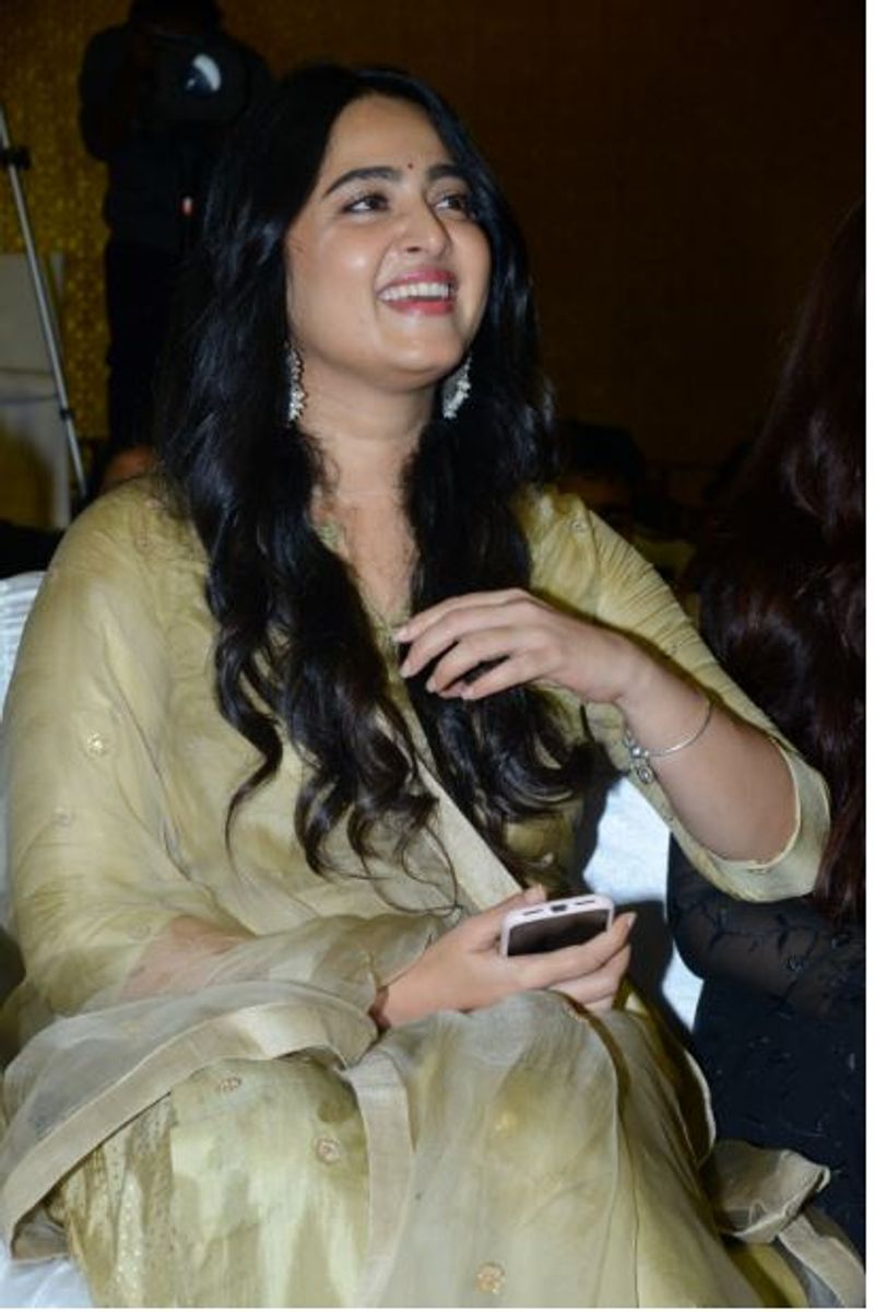 Actress Anushka Shetty New Look