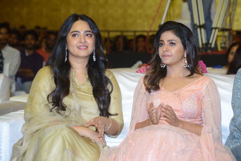Actress Anushka Shetty New Look