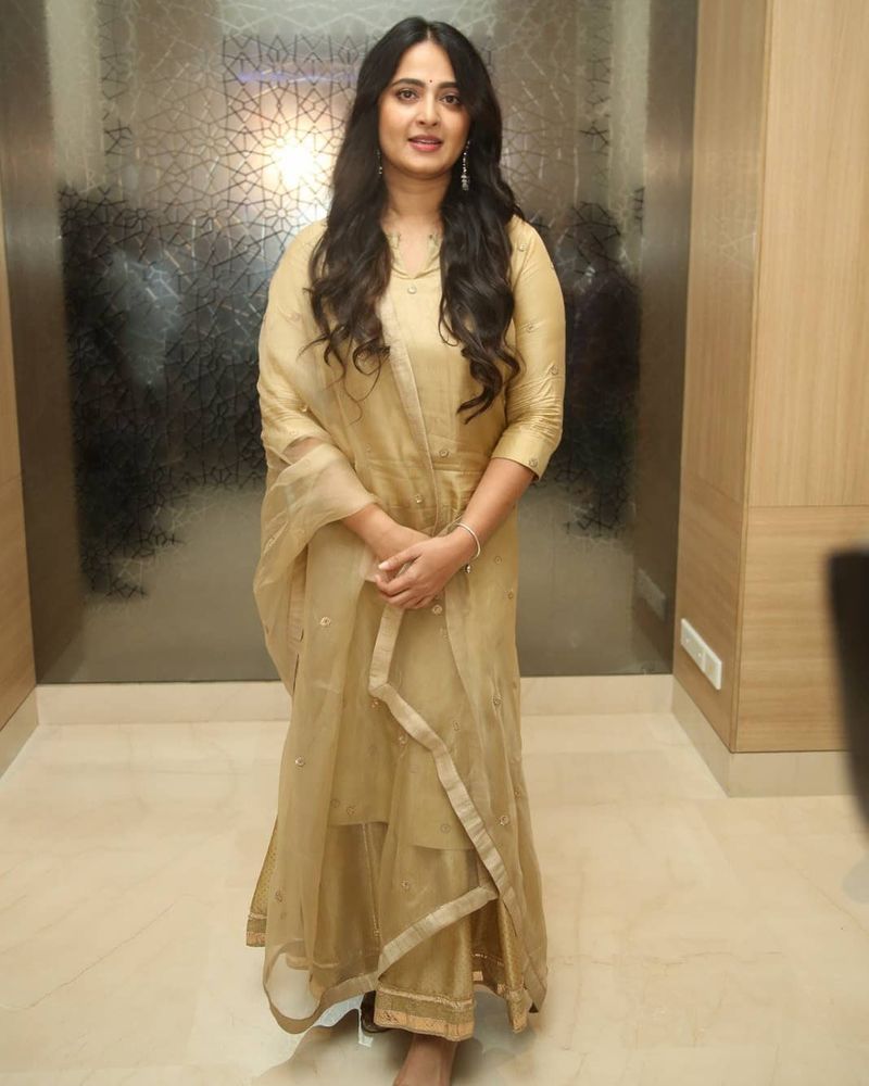 Actress Anushka Shetty New Look