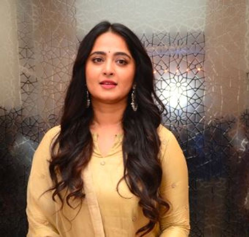 Actress Anushka Shetty New Look