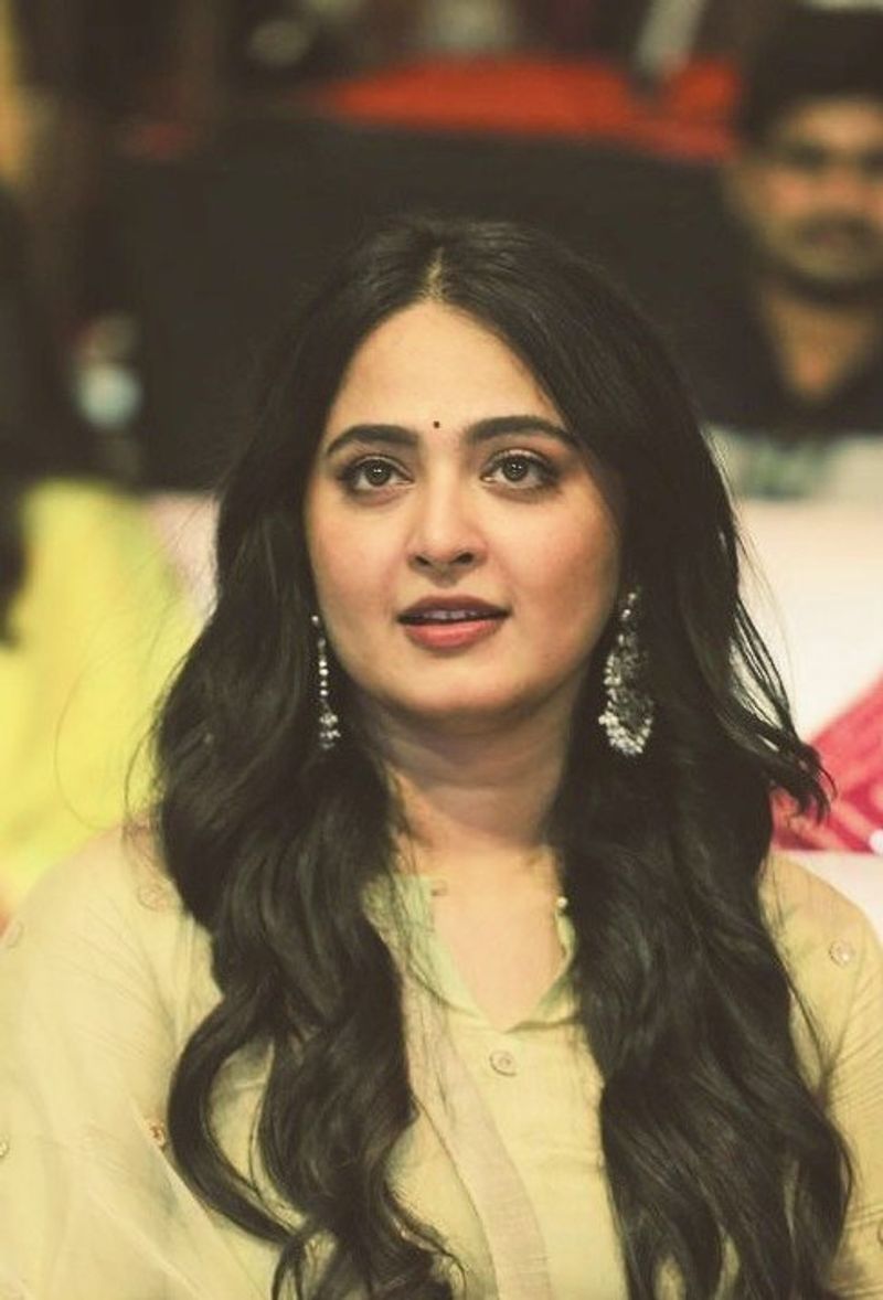 Actress Anushka Shetty New Look