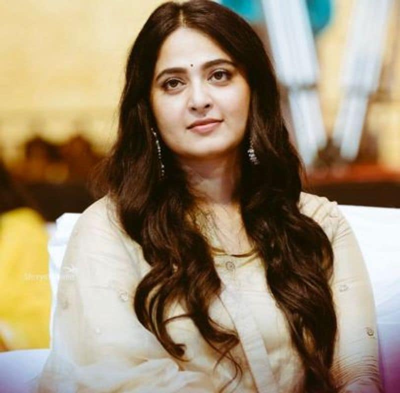 Actress Anushka Shetty New Look