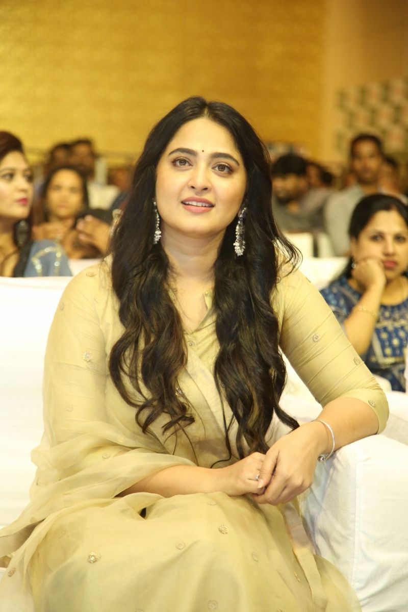 Actress Anushka Shetty New Look