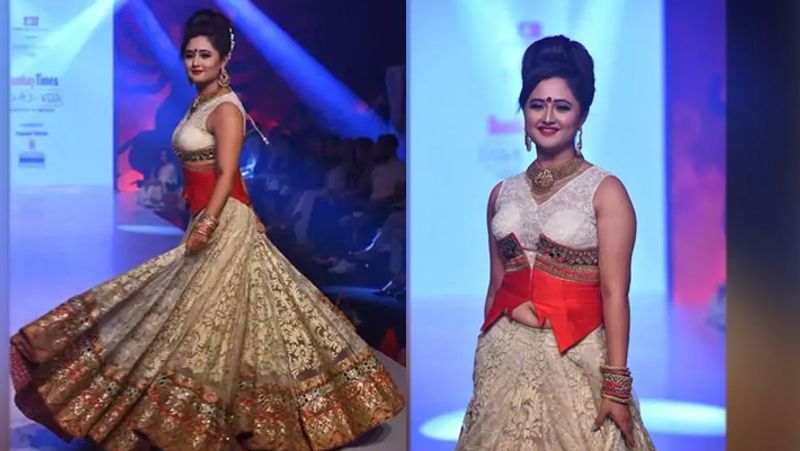 Bigg Boss 13 Rashami Desai Ramp Walk Social Media Users make fun of Actress See pics KPY
