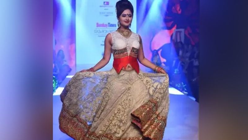 Bigg Boss 13 Rashami Desai Ramp Walk Social Media Users make fun of Actress See pics KPY