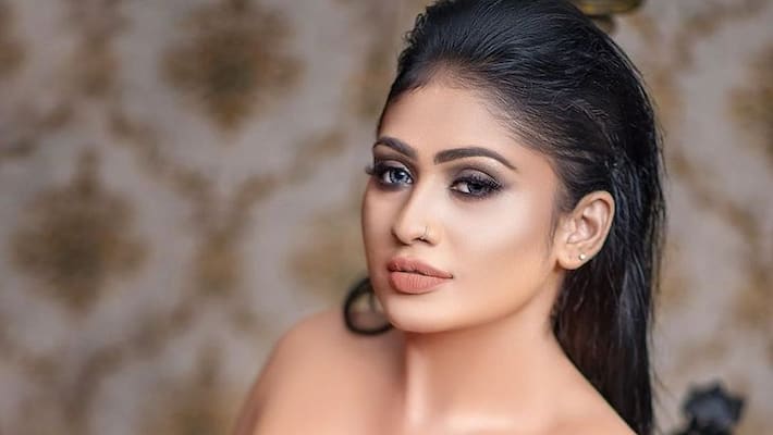 Srilankan Actress Piumi Hansamali Hot Selfie Win Likes Srilankan Actress Piumi Hansamali Hot Selfie Win Likes