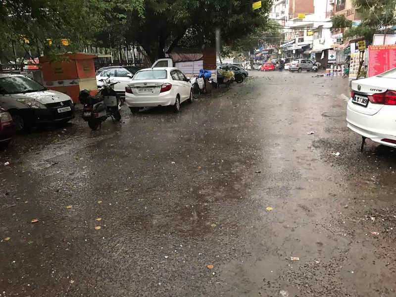 Heavy rain accompanied with hailstorm lash Delhi, causes traffic jams