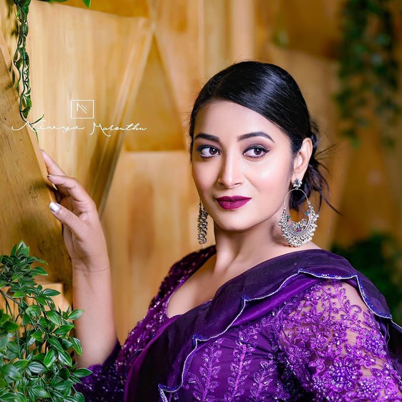 (Courtesy:Instagram)ఇటీవల భానుశ్రీ సోషల్ మీడియాలో హాట్ ఫోజులతో ఫోటోషూట్స్ మొదలు పెట్టింది.