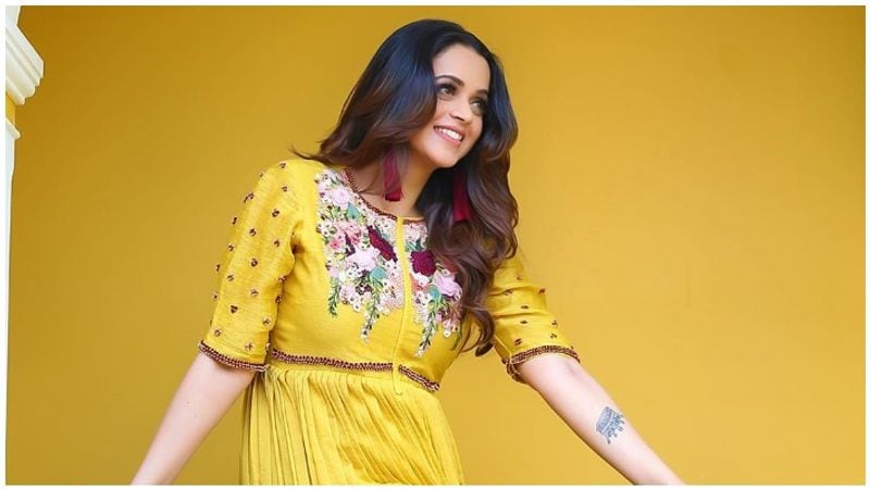 <p>Bhavana shared a couple of pics and wrote how blessed she was to have such parents</p>