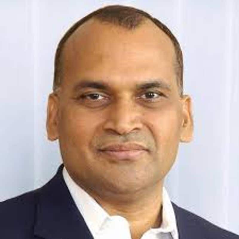 కాకపోతే ఇక్కడే ఒక చిక్కు వచ్చి పడింది. ఆయన అన్న అయోధ్య రామిరెడ్డికి తాజాగా జగన్ రాజ్యసభ బెర్తును ఇచ్చారు. ఇలా రాజైసభ బెర్తును కట్టబెట్టడం వల్ల ఏమైనా తన అమాత్య పదవికి భంగం కలుగుతుందేమో నాని చిన్న టెన్షన్ మాత్రం పడుతున్నారు.