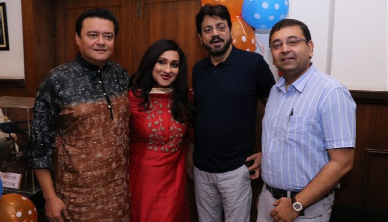'পার্সেল' ছবিতে অভিনয় করেছেন ঋতুপর্ণা সেনগুপ্ত, শাশ্বত চট্টোপাধ্যায়, অনিন্দ্য চট্টোপাধ্যায়, শ্রীলা মজুমদার এবং আরও অনেকে।