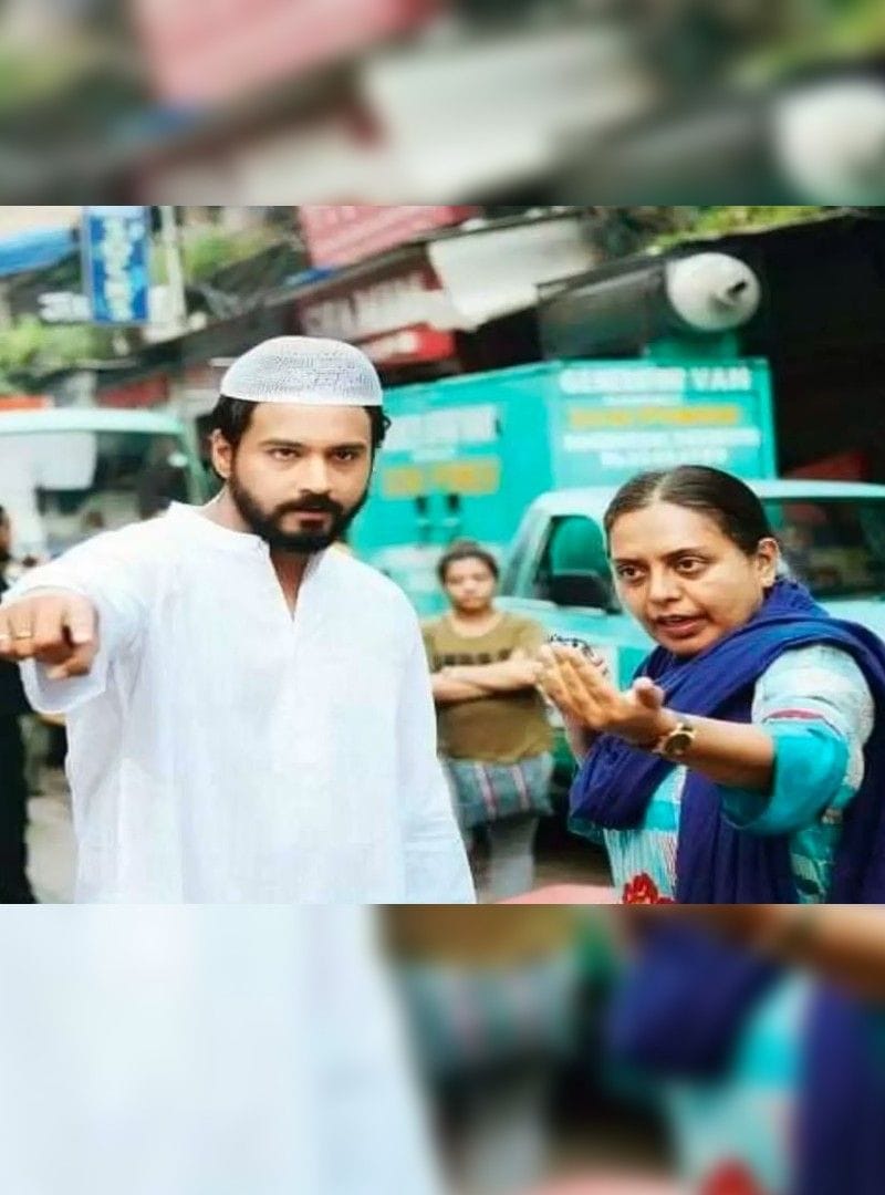 ಅಂದಿನಿಂದ ಬಾಲಿವುಡ್ನ ಹಲವು ಕಲವಿದರೊಂದಿಗೆ 11 ಚಿತ್ರಗಳಲ್ಲಿ ಕೆಲಸ ಮಾಡಿದ್ದಾರೆ. ಅವರ ಚಿತ್ರಕಥೆಗಳ ಮೇಲೆ ಅವರ ಜೀವನದ ಪ್ರಭಾವ ಎದ್ದು ಕಾಣುತ್ತದೆ.